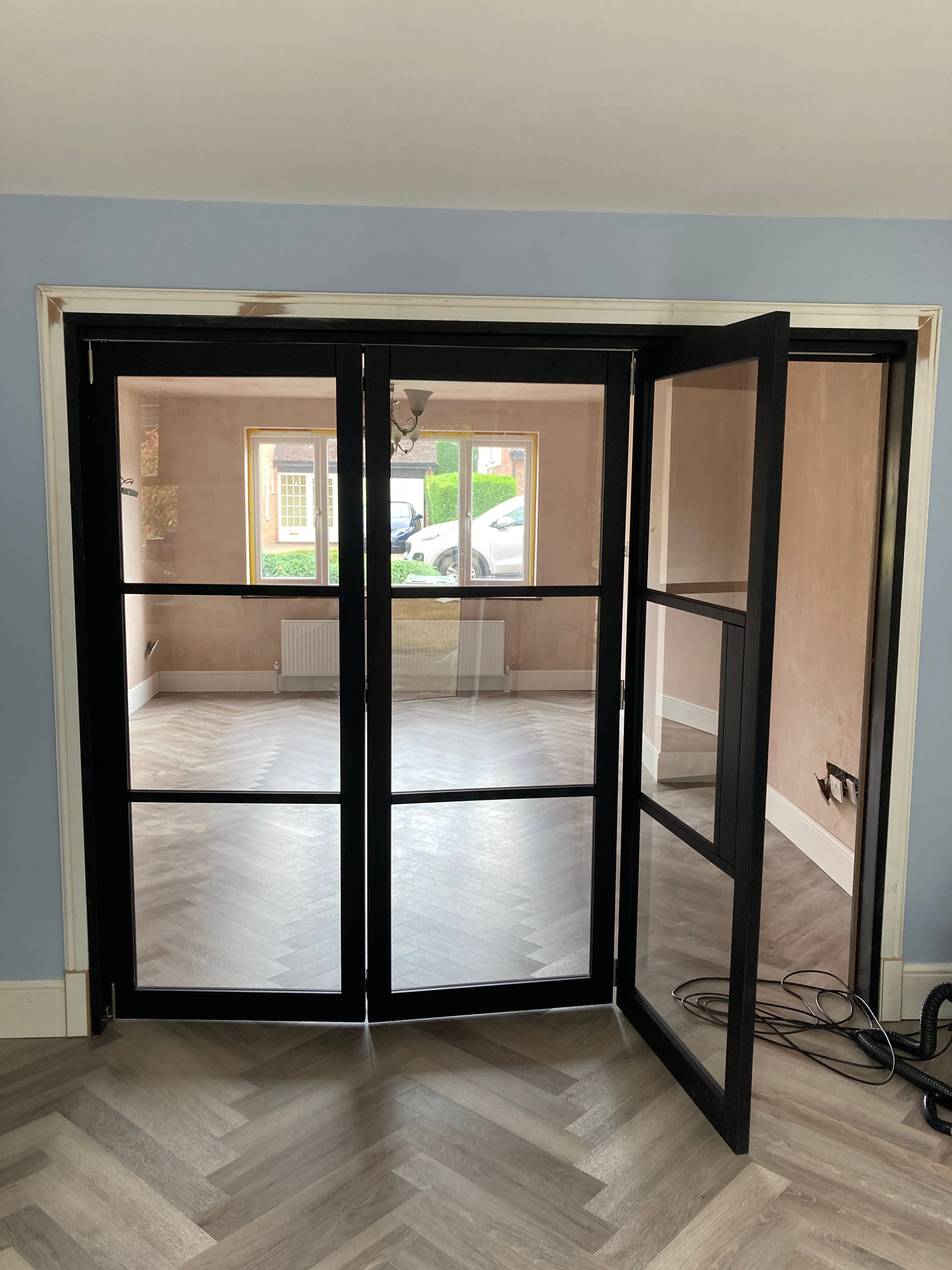 Black Heritage 4 Door Roomfold Grande (2 + 2 x 686mm Doors)
